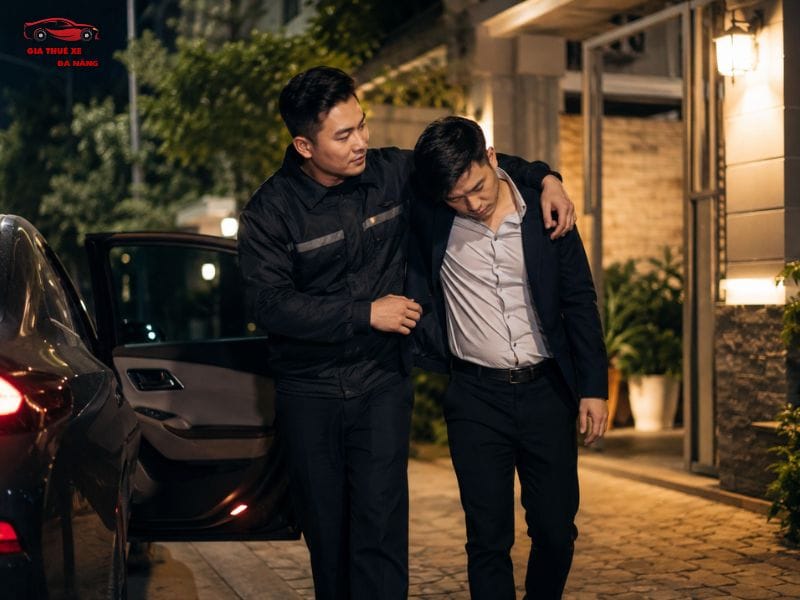 Lái xe hộ đưa bạn và xe của bạn về nhà an toàn